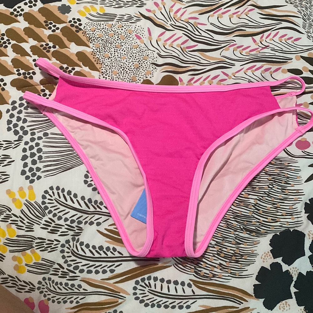 Cupshe Alegria Pink cut out bottom, Large